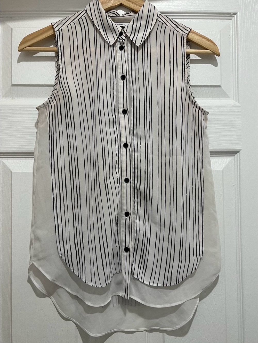 RW&CO. White Sleeveless Button-Front Top with Black Vertical Stripes